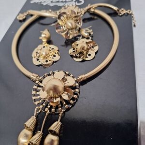 Elegant Gold Floral Jewelry Set